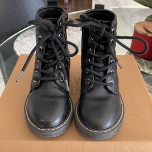 Steve Madden black boots
